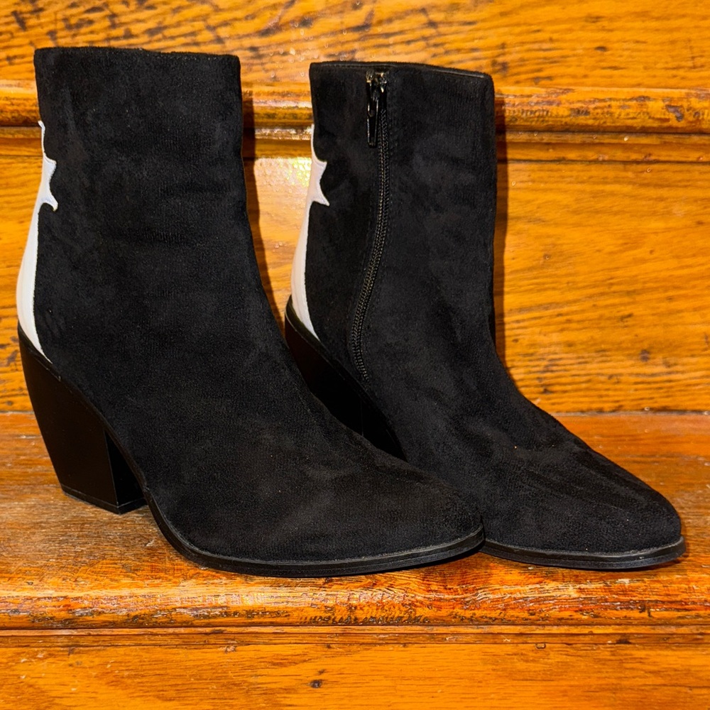 Yoki Black and White Ankle Boots size 9